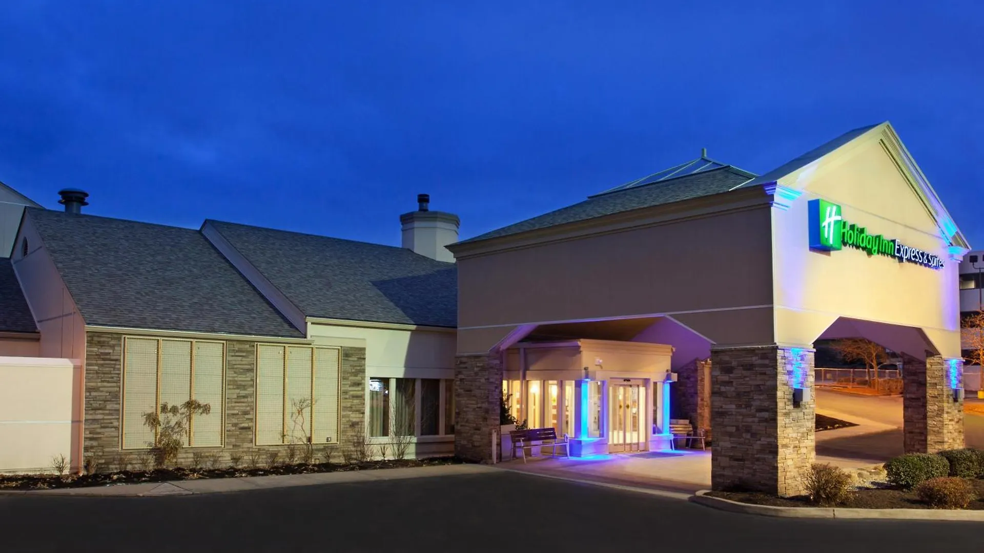 6 Golf Hotels Close to The Mall at Robinson, Pittsburgh